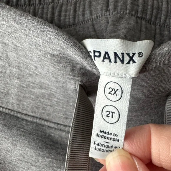 SPANX Air Essentials 2 piece set sweatshirt top 1X and jogger pants 2X gray EUC - Picture 14 of 16